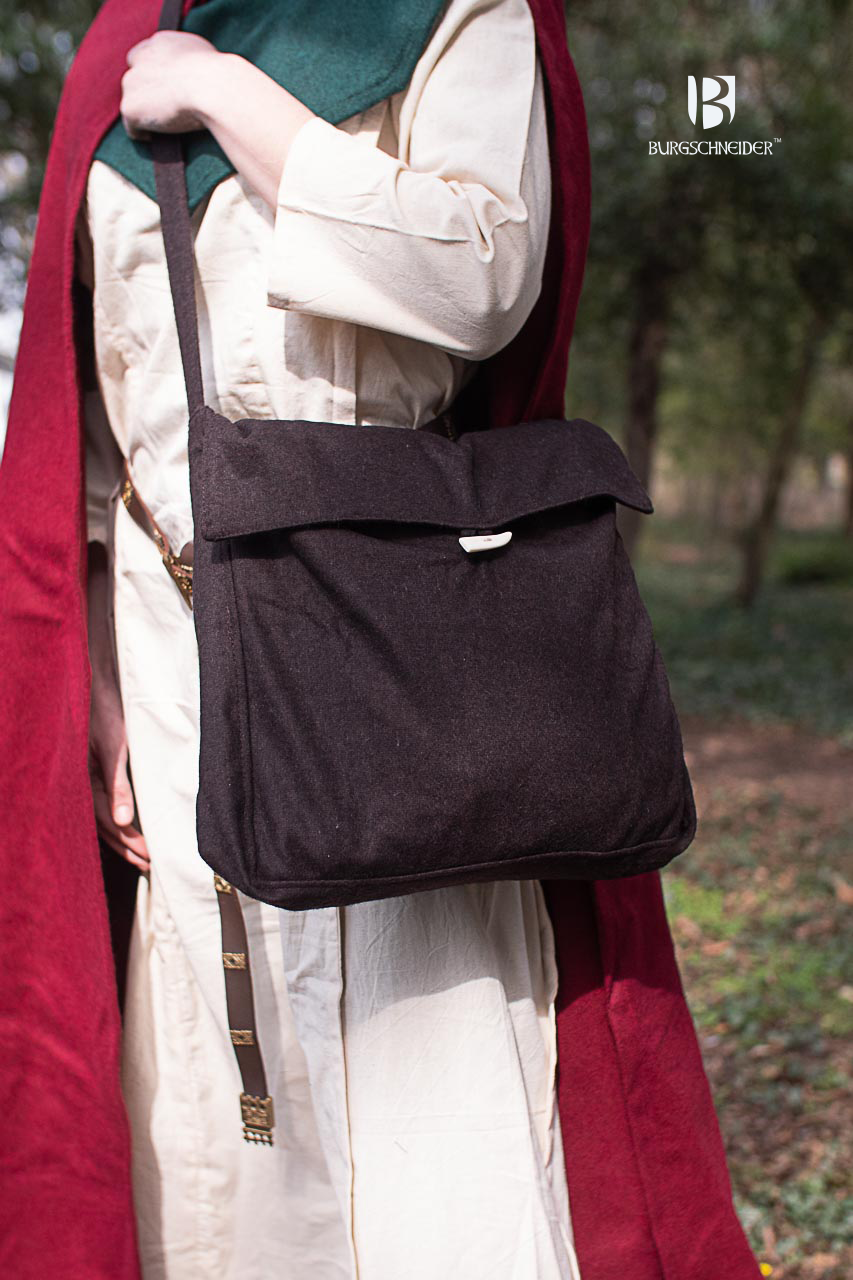 Bag Vesker Brown, a classic medieval bread bag made of heavy wool felt, featuring a rich brown color and Viking-inspired design.