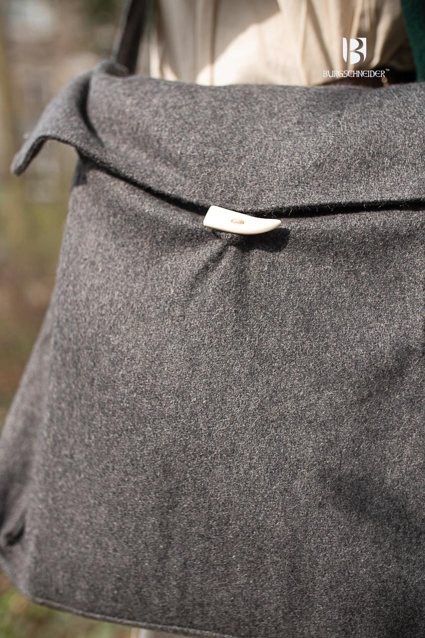 Bag Vesker Dark Grey, a classic medieval bread bag made of heavy wool felt, featuring a Viking-inspired design.