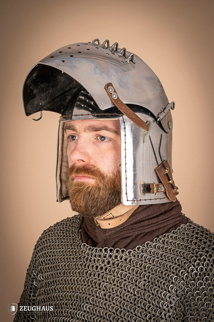 Bascinet Helmet with Visor made of 2mm polished steel, featuring a leather chin strap and a spring locking system for secure fit.