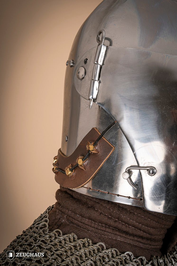 Bascinet Helmet with Visor made of 2mm polished steel, featuring a leather chin strap and a spring locking system for secure fit.