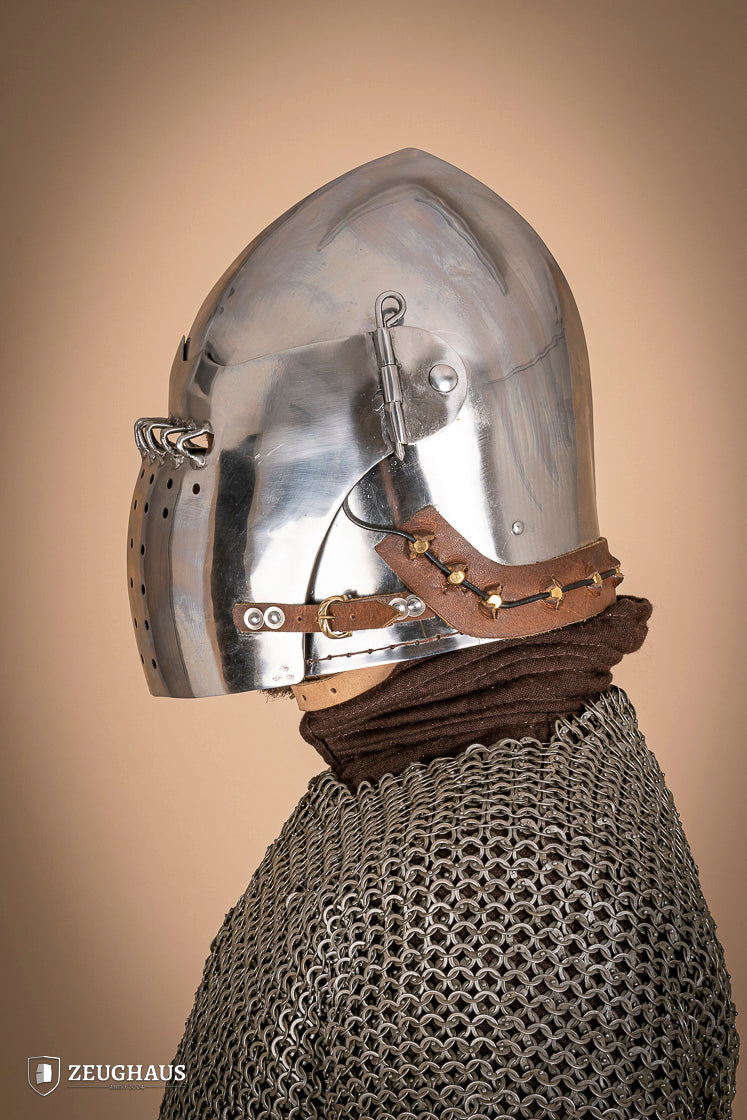 Bascinet Helmet with Visor made of 2mm polished steel, featuring a leather chin strap and a spring locking system for secure fit.