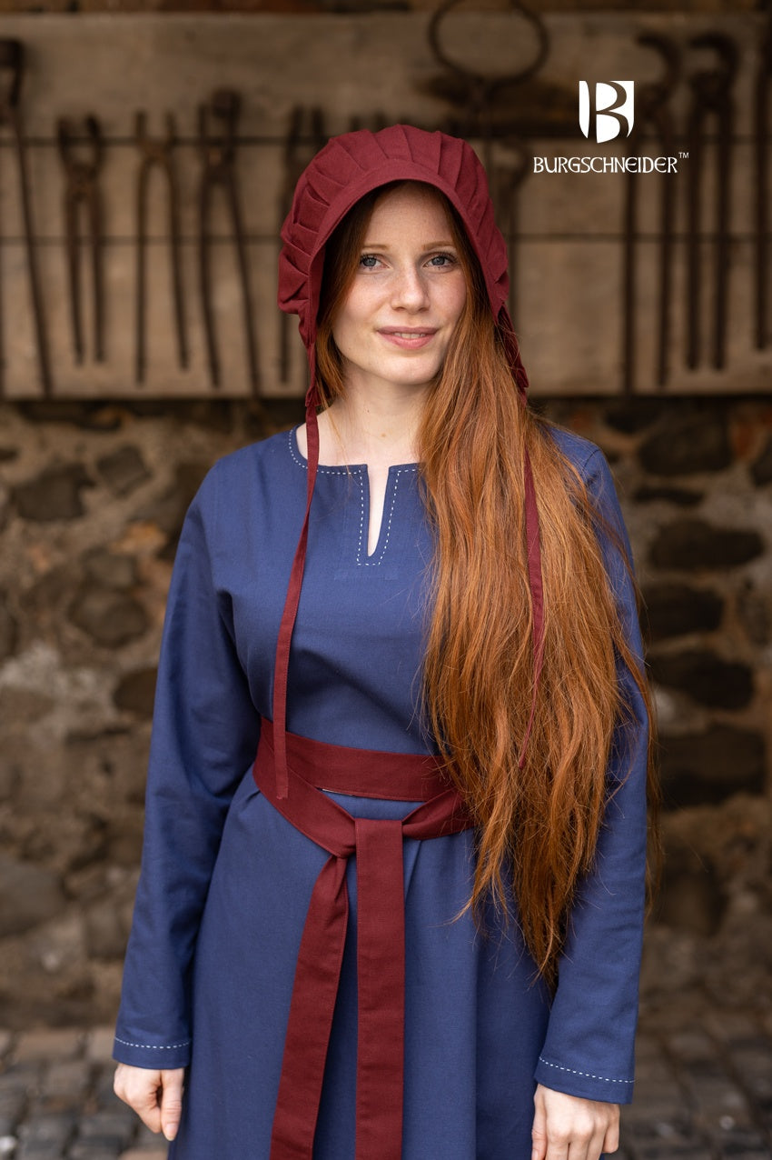 Hedwig Bordeaux Belt made of 100% cotton, elegantly tied at the front, showcasing its rich color and stylish design.