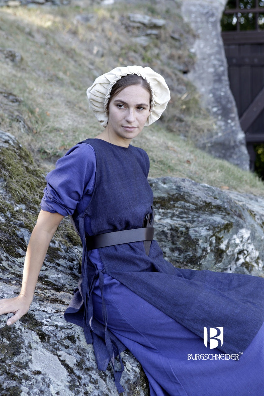 Bonnet Anna Natural, a 100% cotton medieval hood with adjustable ties, showcasing its authentic drape and design.