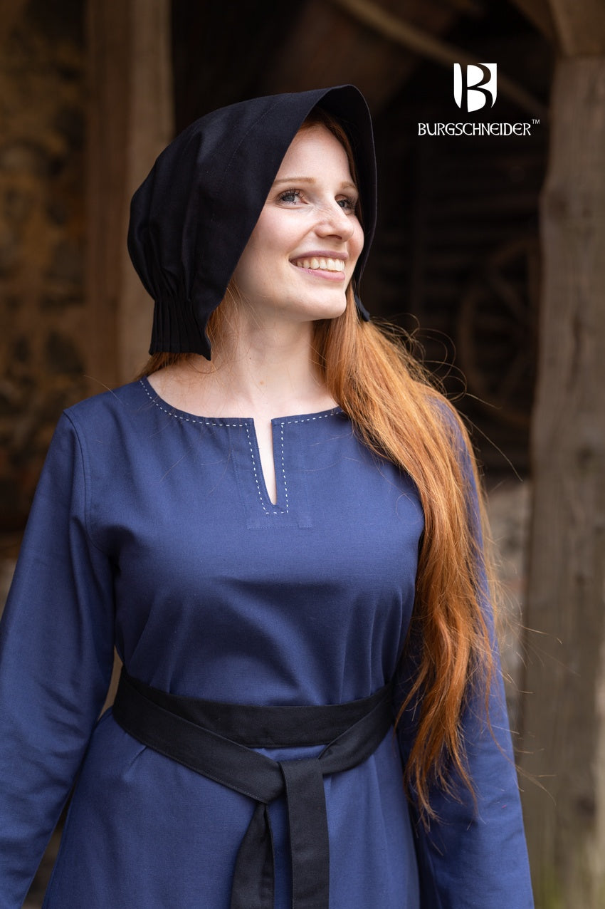Bonnet Helga Black, a 100% cotton medieval hood with a round brim, showcasing its elegant design and historical significance.