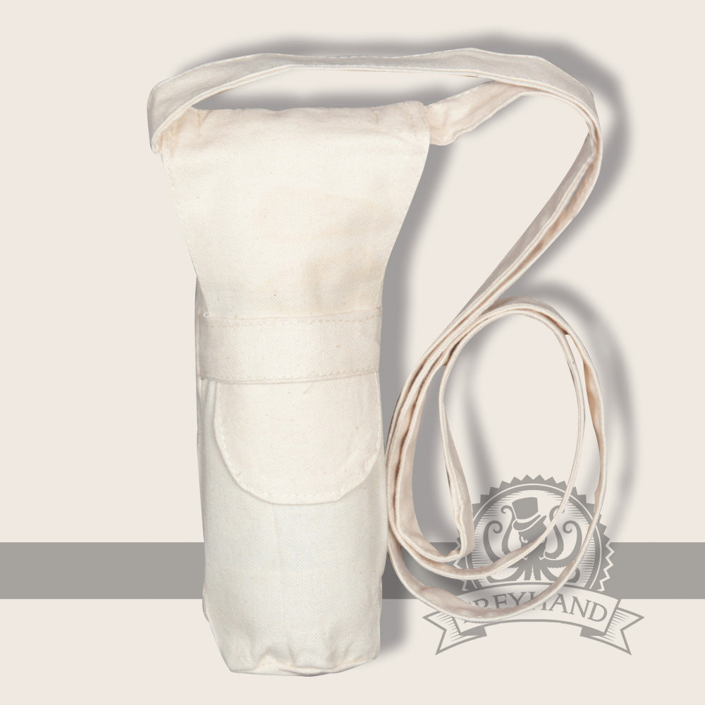 Bottle Pocket Tetra 0.5L Natural made of 100% cotton, designed to carry standard plastic water bottles with a long shoulder strap.