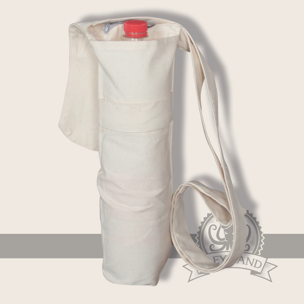 Bottle Pocket Tetra 0.5L Natural made of 100% cotton, designed to carry standard plastic water bottles with a long shoulder strap.