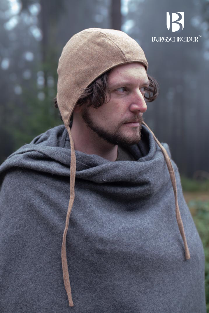 Medieval Wolfram bundling hood in camel color, featuring adjustable drawstrings and a warm wool blend material, perfect for LARP events.