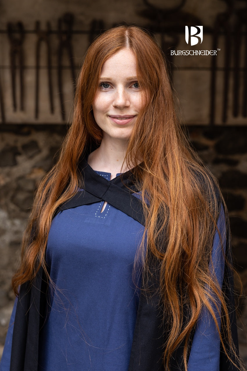 A stylish black cape made of lightweight cotton, featuring cross-over bindings that fasten below the cape, perfect for rogues and rangers.