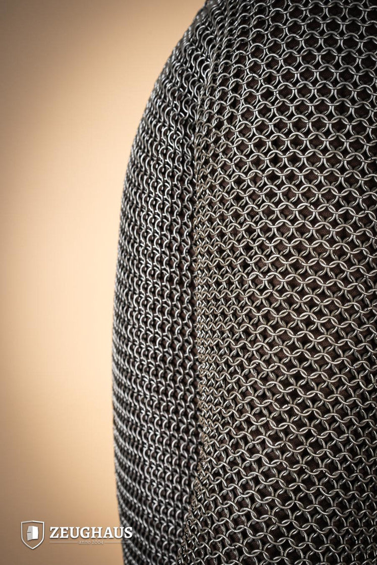 Chainmail Hauberk made of 9mm steel with an oiled finish, featuring round rings and European 4-in-1 braid type, available in multiple sizes.