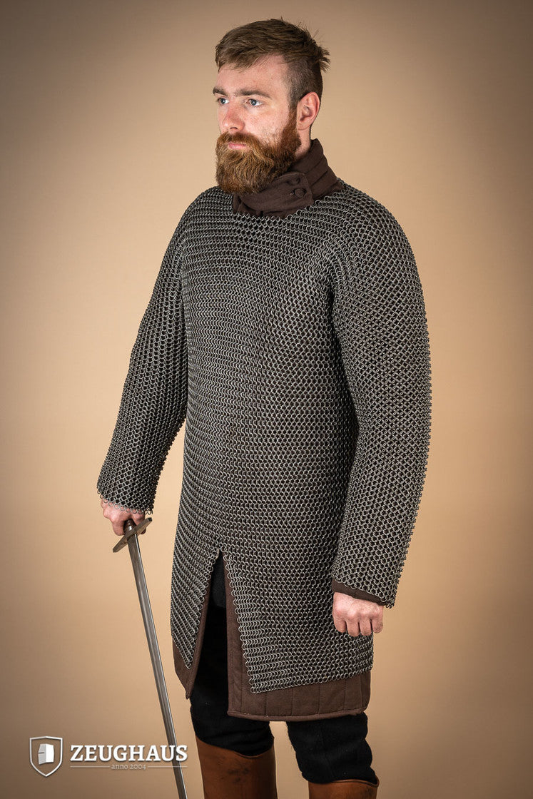 Chainmail Hauberk made of 9mm steel with an oiled finish, featuring round rings and European 4-in-1 braid type, available in multiple sizes.