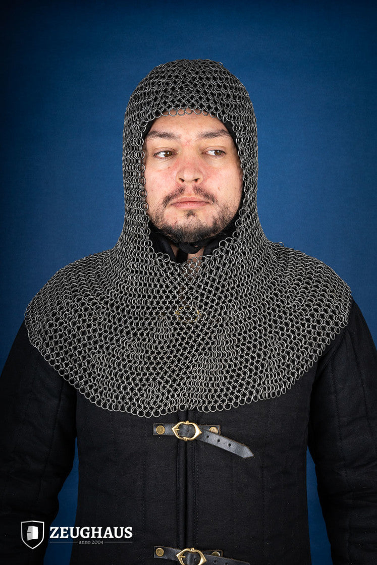 Chainmail hood made of 9mm mild steel with an oiled finish, featuring round rings in a European 4-in-1 braid pattern.