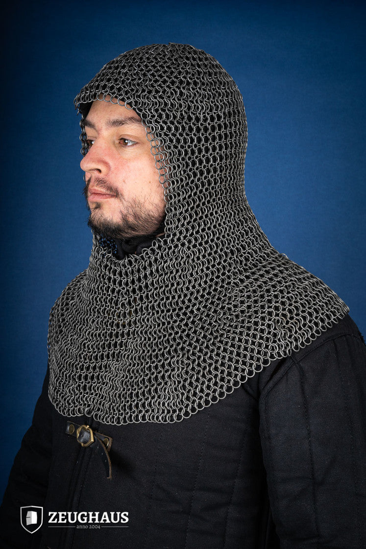 Chainmail hood made of 9mm mild steel with an oiled finish, featuring round rings in a European 4-in-1 braid pattern.