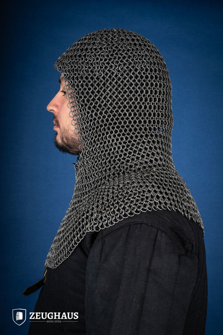 Chainmail hood made of 9mm mild steel with an oiled finish, featuring round rings in a European 4-in-1 braid pattern.