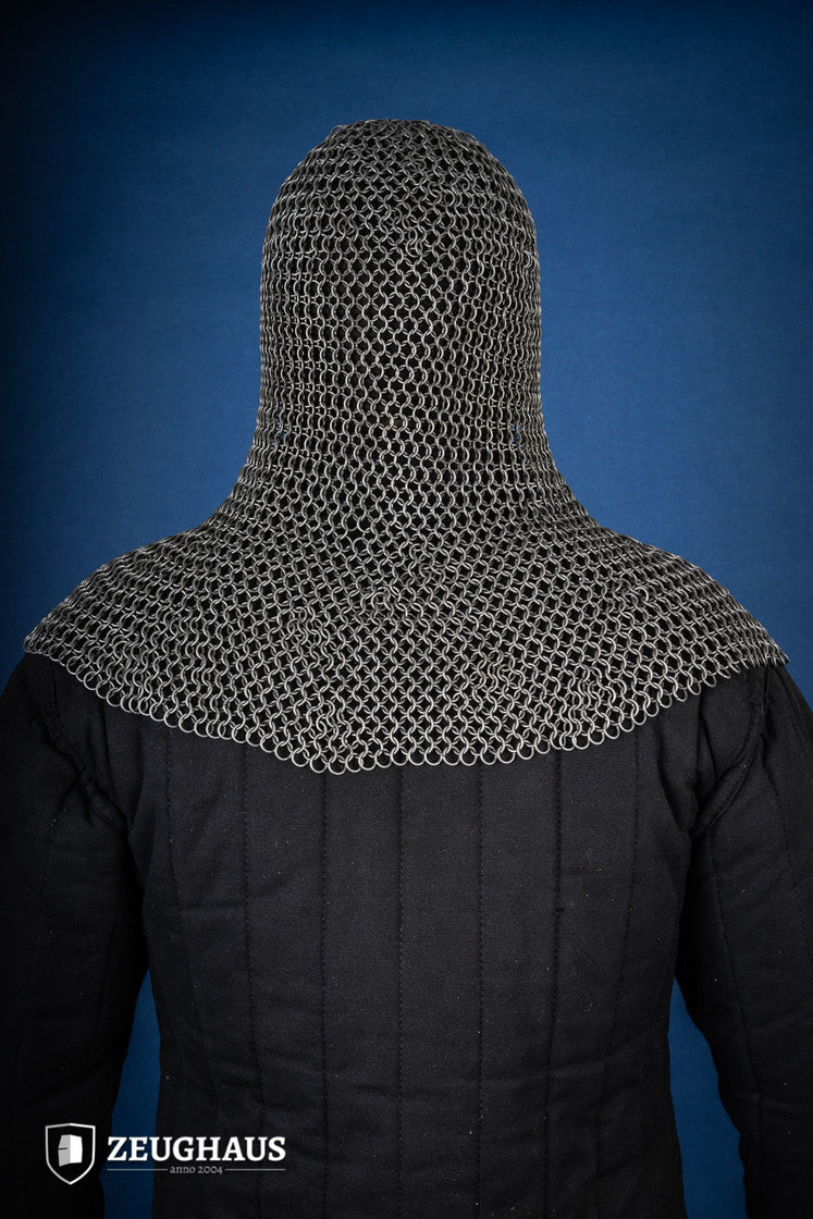 Chainmail hood made of 9mm mild steel with an oiled finish, featuring round rings in a European 4-in-1 braid pattern.