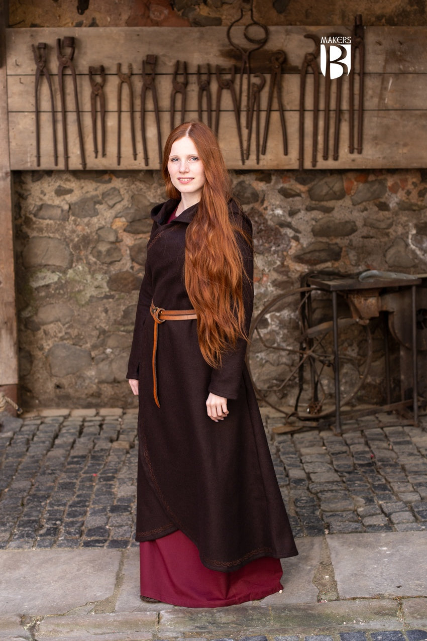 Cloak Enya Brown wrap coat made of warming wool felt, featuring a V-neck, long hood, and practical hip pockets.