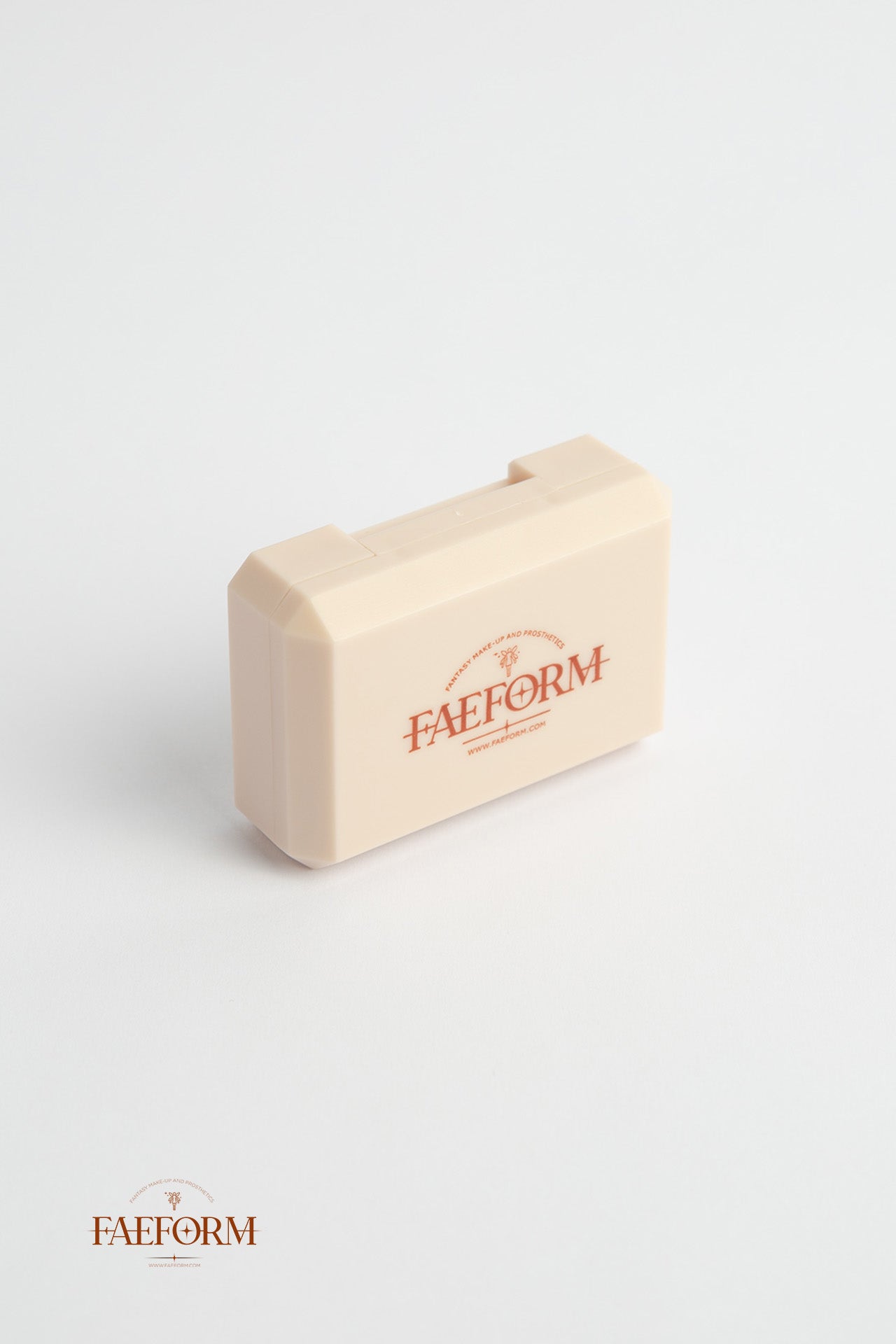 Faeform Contact Lens Event Kit featuring a portable box, mirror, lens case, tweezers, and applicator.