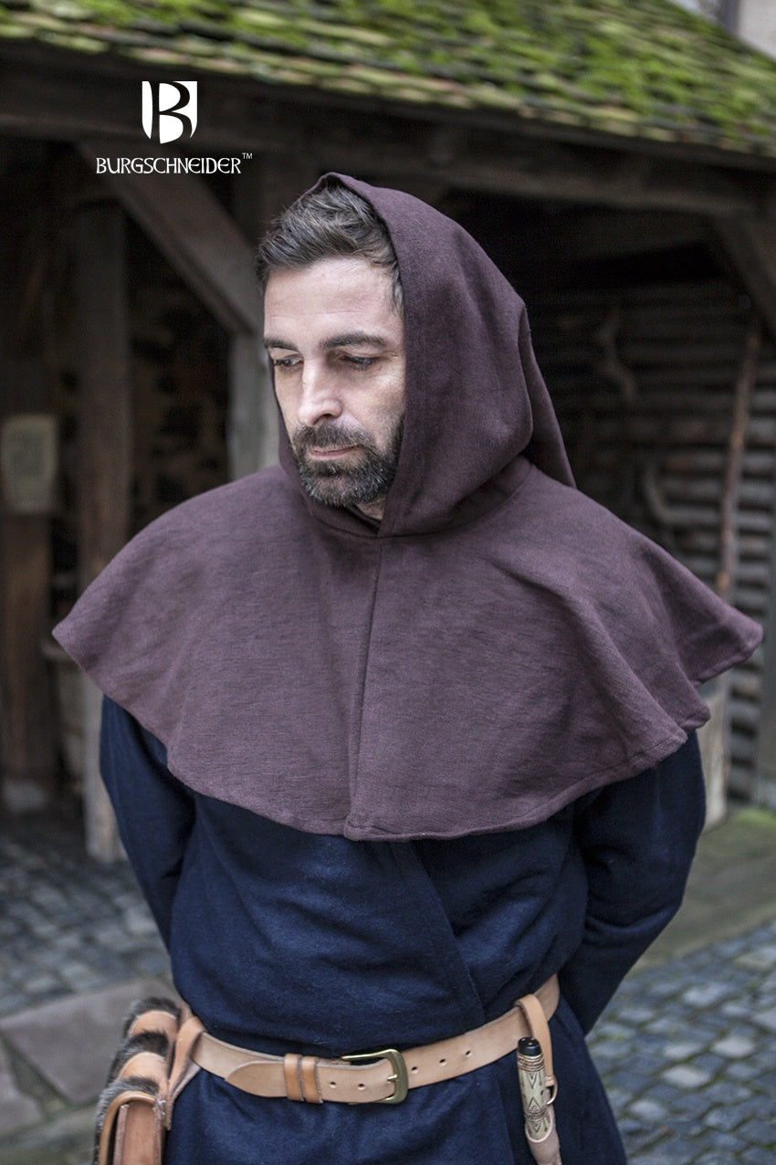 Cowl Capellus Brown, a medieval-inspired garment made of coarse cotton, featuring a short sendelbinde for protection against wind and weather.