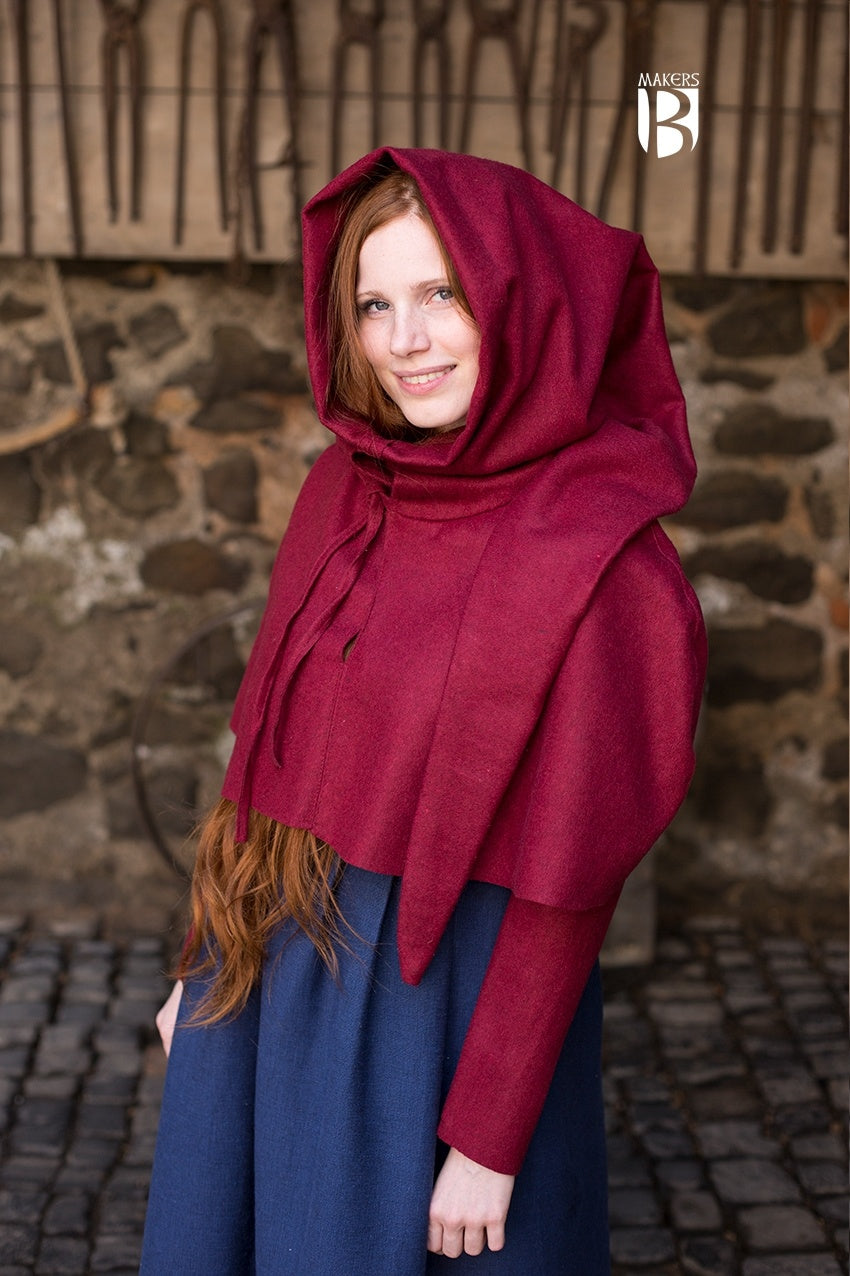 Cowl Curt Red gugel featuring a snug fit, adjustable neck straps, and a versatile headpiece for cold weather protection.
