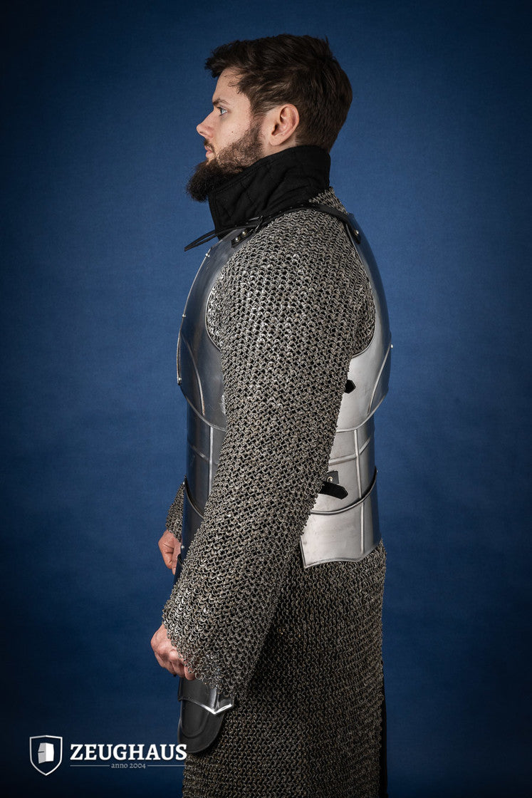 Cuirass Champion Polished featuring layered tassets and leather straps for flexibility and style.