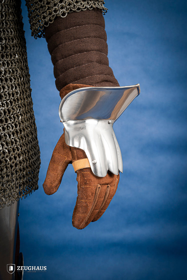 Demi Gauntlets made of 1.6mm polished steel, showcasing robust hand and wrist protection with full finger mobility.