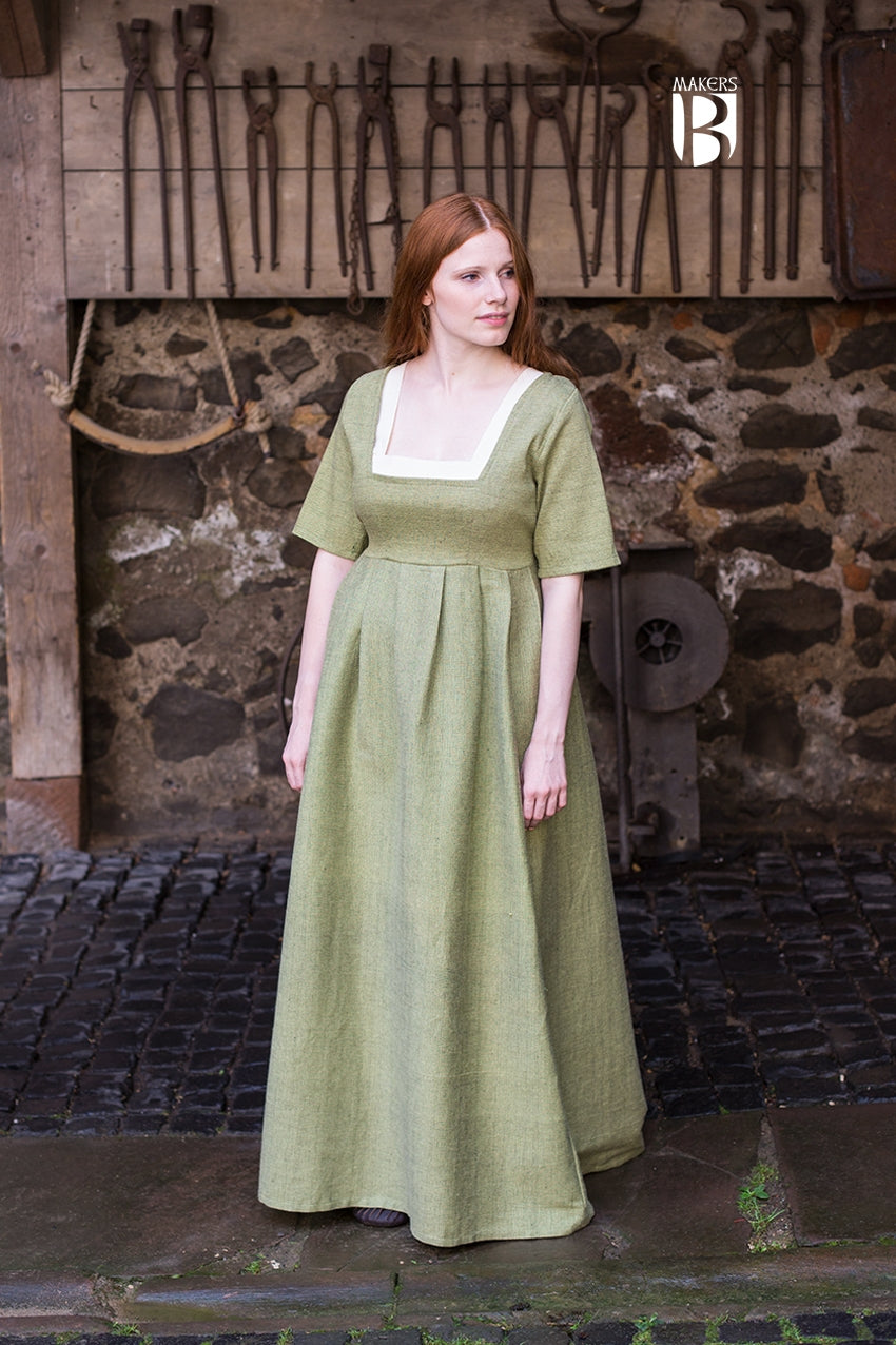 Linden Green Dress Frideswinde with changeable undersleeves, showcasing elegant neckline and versatile design.