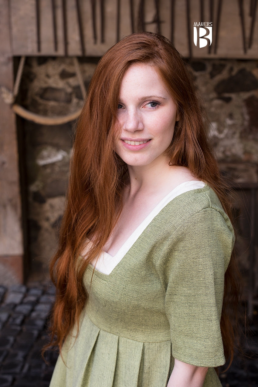 Linden Green Dress Frideswinde with changeable undersleeves, showcasing elegant neckline and versatile design.