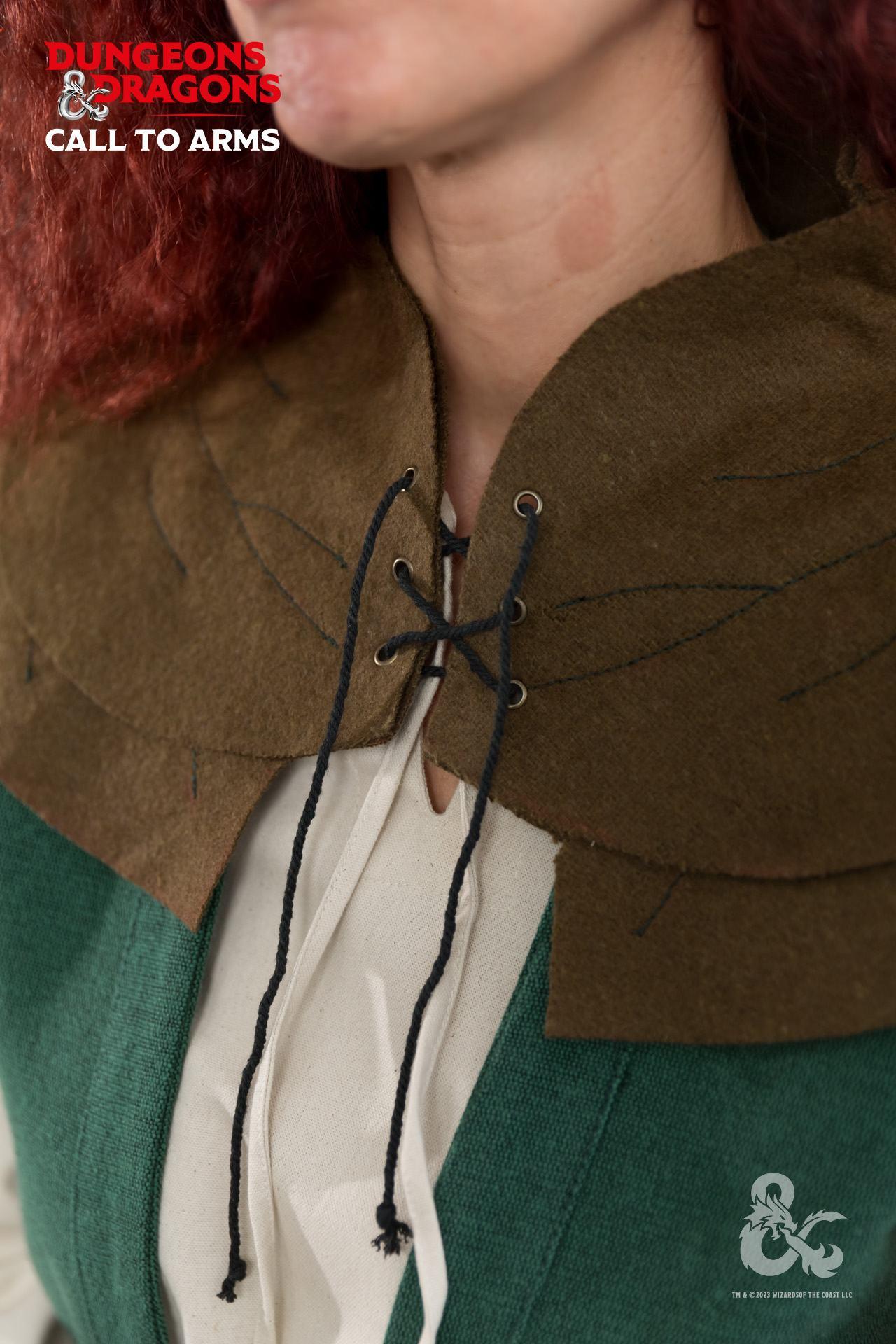 Dungeons & Dragons Druid Pelerine in Autumn Green, featuring a leaf-shaped design and decorative stitchings.