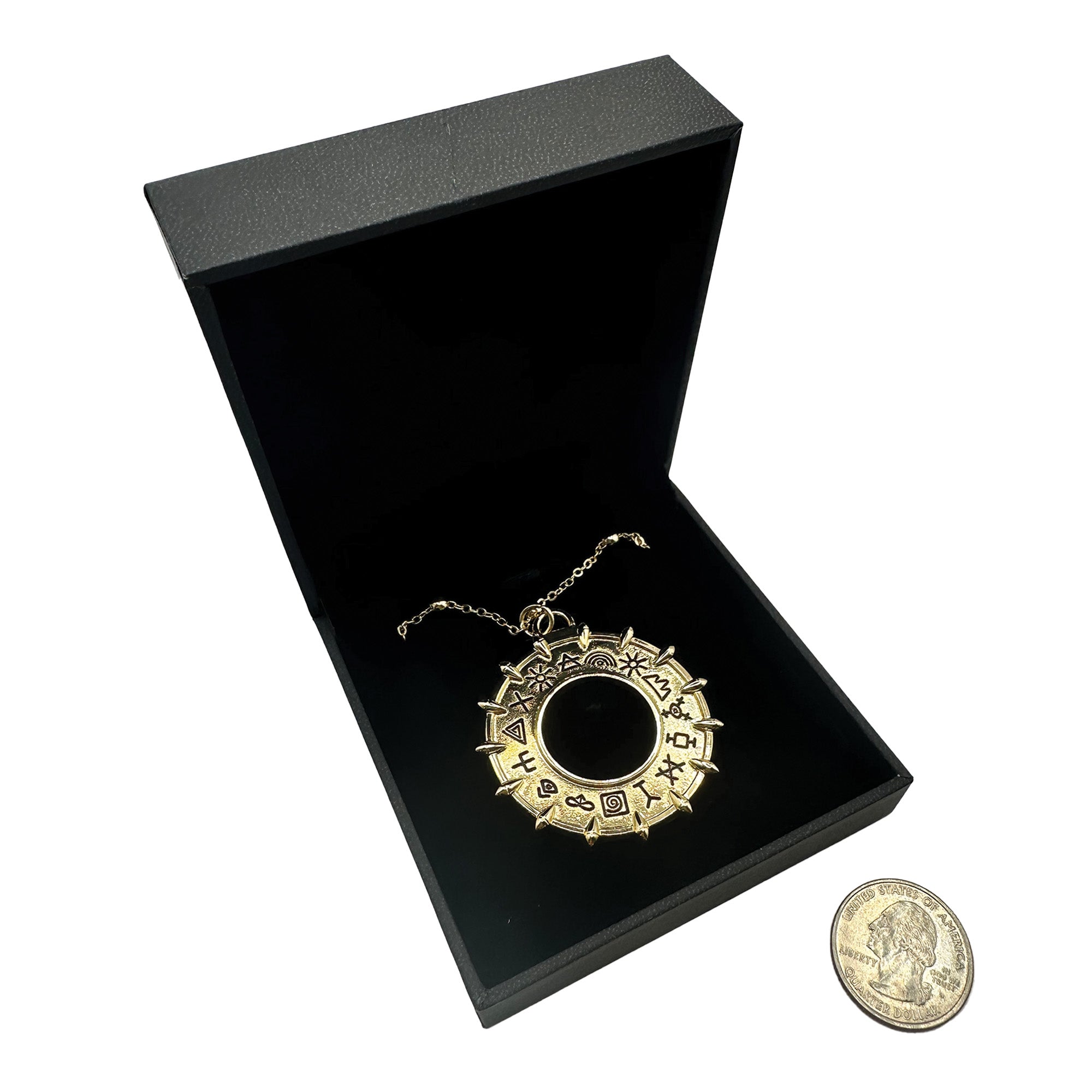 A beautifully crafted Amulet of the Planes featuring intricate designs, perfect for Dungeons & Dragons fans.