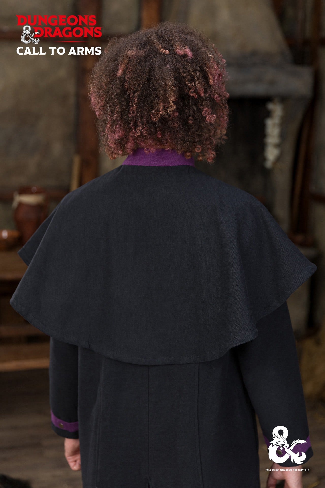 Dungeons & Dragons Warlock Cape in black and purple with a stand-up collar and secure closure strip, perfect for role-playing.