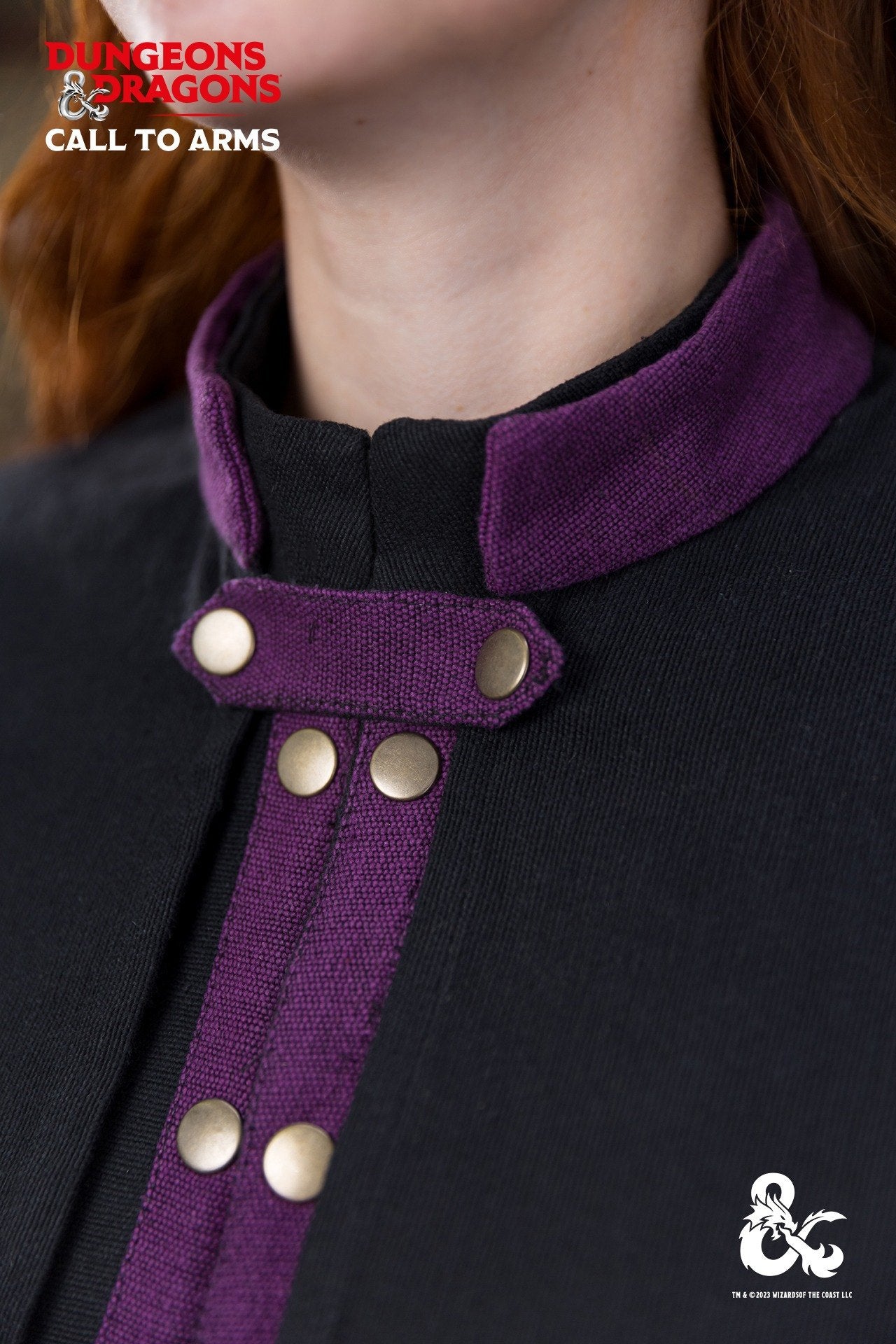 Dungeons & Dragons Warlock Cape in black and purple with a stand-up collar and secure closure strip, perfect for role-playing.