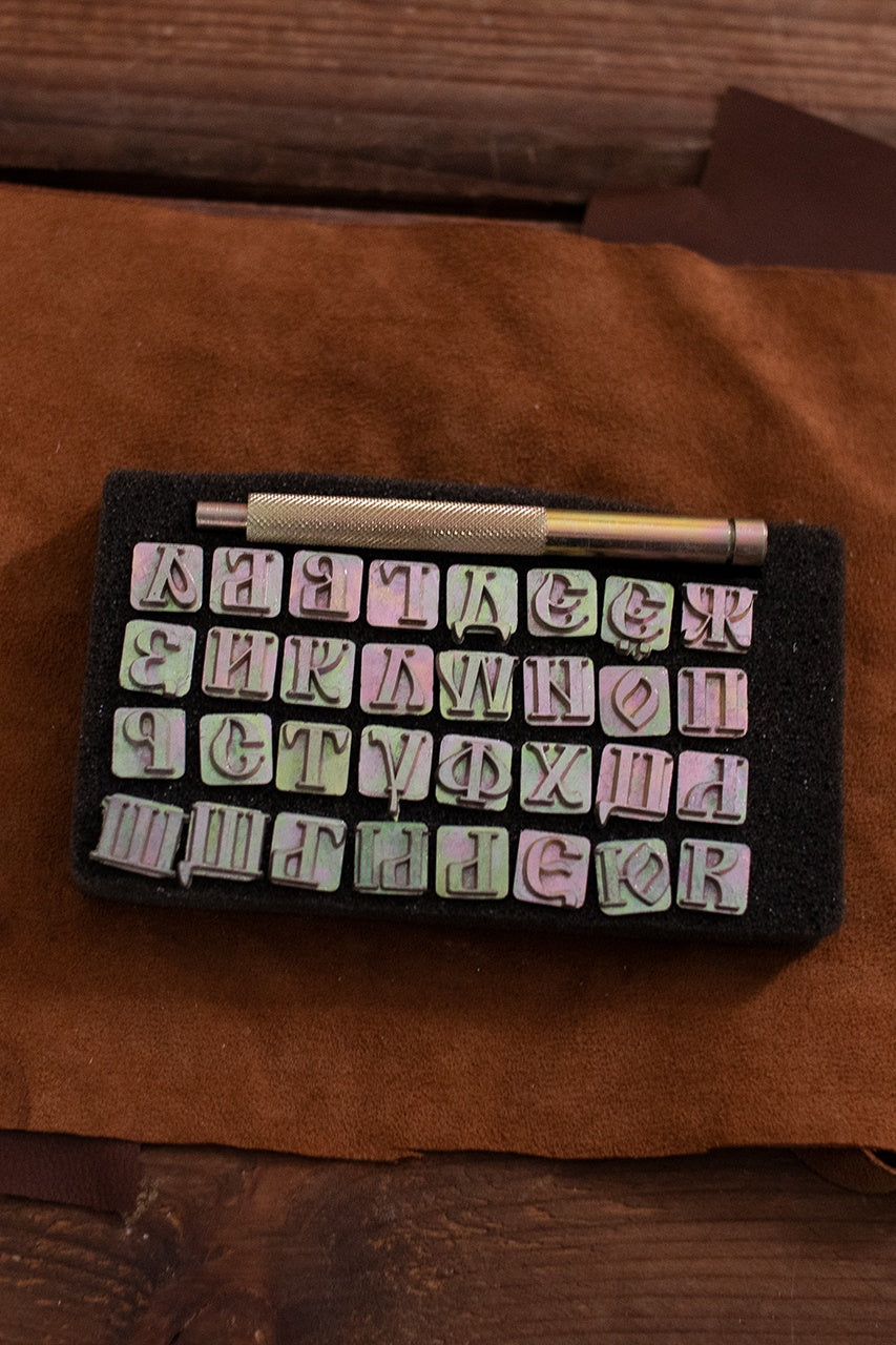 Embossing Tool Set featuring Russian numbers with 32 iron stamps and 1 iron handle, ideal for leather crafting.