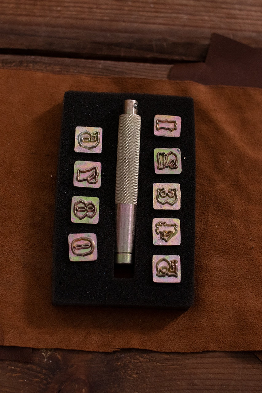 Embossing Tool Set Numbers STANDARD featuring 9 iron stamps and 1 iron handle, designed for personalizing leather projects.