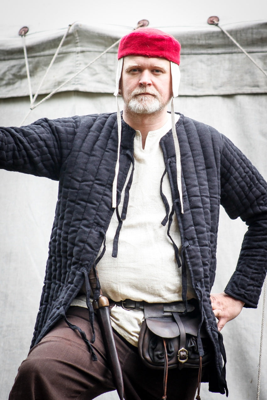 Gambeson Sturmeck Black, a thigh-length protective garment with long sleeves, featuring lacing fasteners and made from cotton canvas.