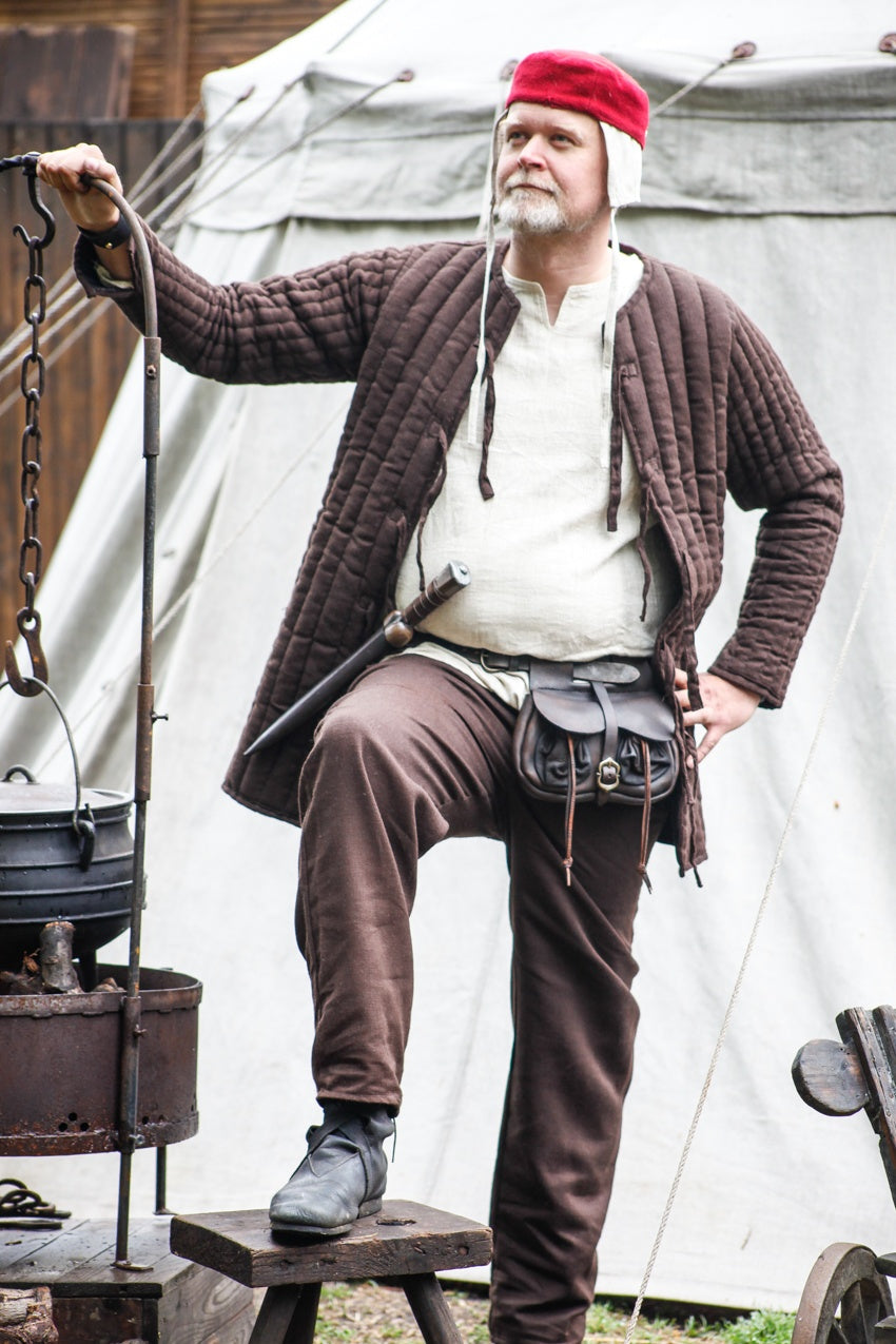 Gambeson Sturmeck Brown featuring long sleeves and lacing fasteners, ideal for roleplaying and historical reenactments.
