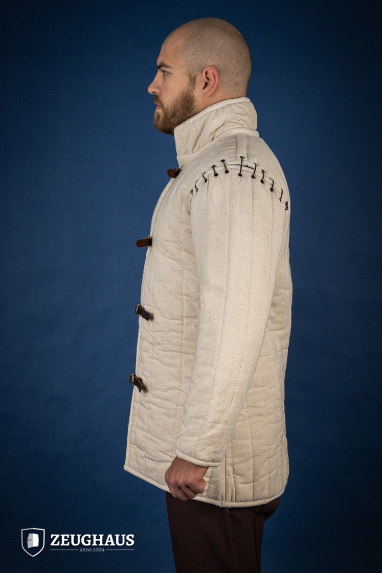 Gambeson with removable laced arms in natural color, featuring buckles for easy wear and open underarm design for mobility.