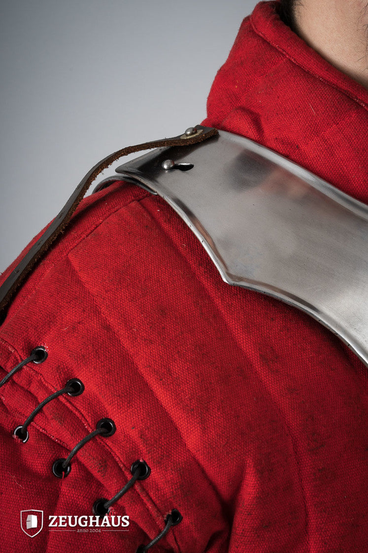 Gorget Avenger Polished collar with crimped edges and leather straps, showcasing its durable and decorative design.