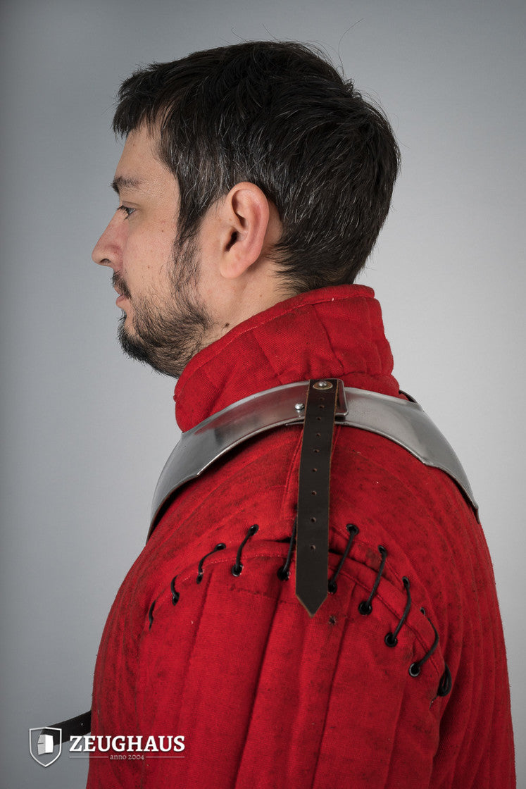 Gorget Avenger Polished collar with crimped edges and leather straps, showcasing its durable and decorative design.