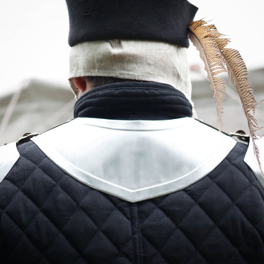 Gorget Rouven Polished made of 1 mm steel plate, showcasing its polished finish and historical design for live roleplay.