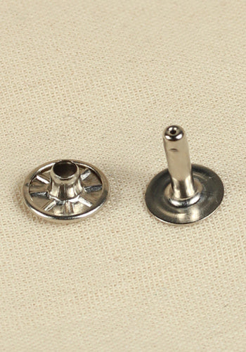 Hollow Rivet Ø6.8 x 10.5 mm made of iron and nickel, ideal for LARP and medieval leather gear.