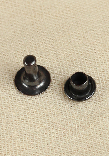 Hollow Rivet Ø6.8 x 8.5 mm made of iron with an anthracite finish, ideal for LARP and medieval leather gear.