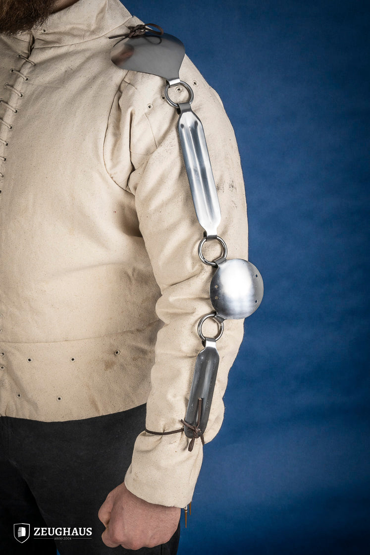 Jack Chains 1.6mm polished, handcrafted steel chains for medieval protection, showcasing their unique design and polished finish.