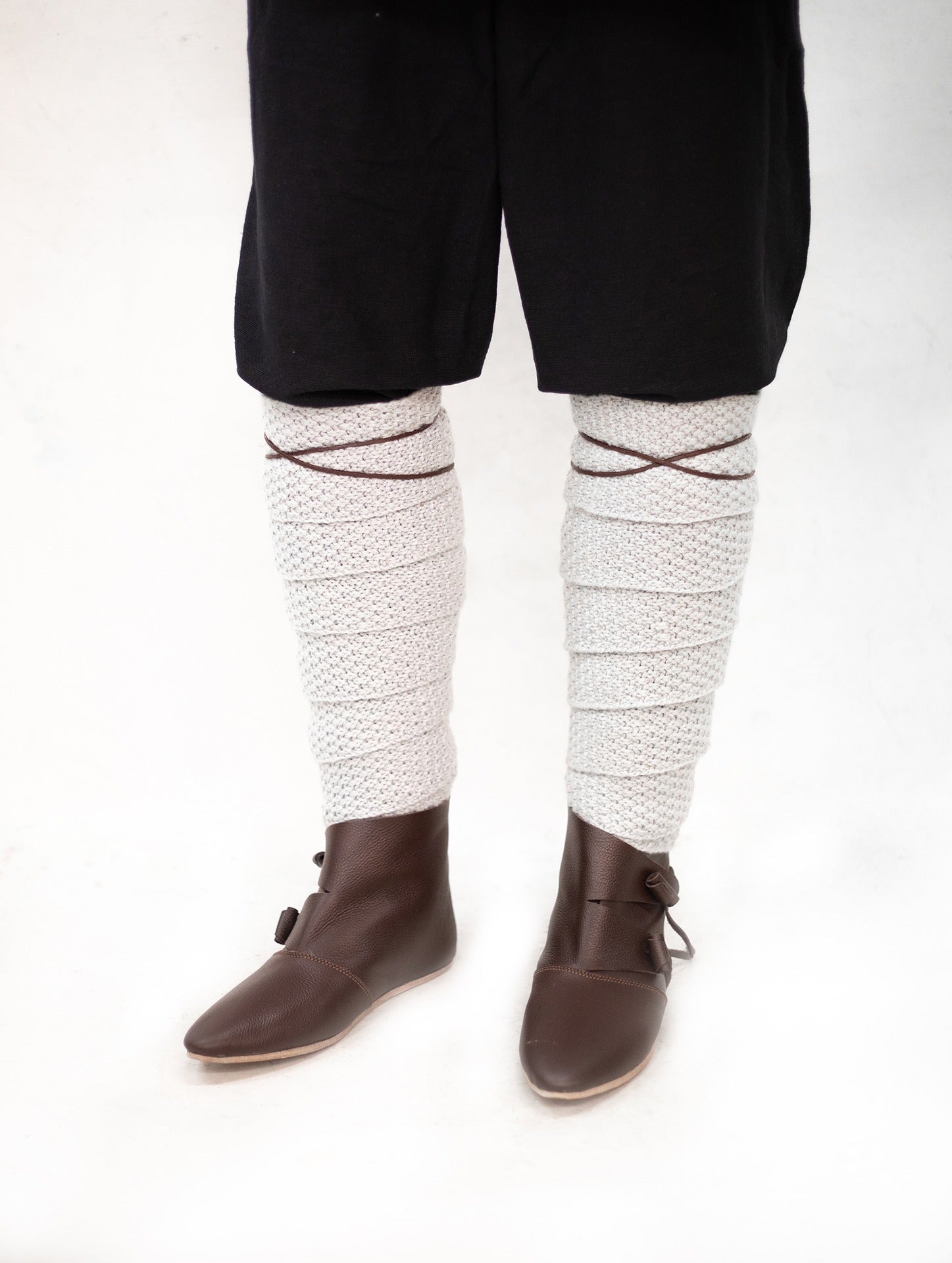 Knitted Wool Winingas Askil in Grey, featuring a warm and elastic design, perfect for medieval and Viking costumes.