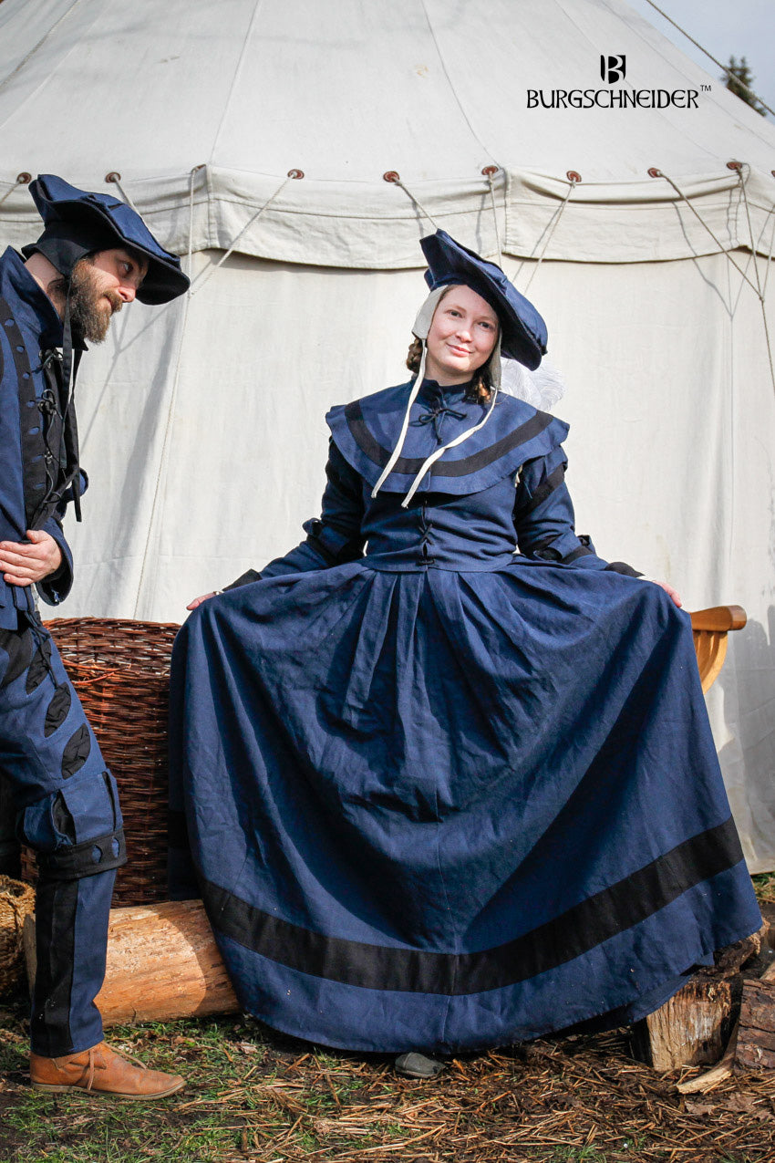 Landsknecht Skirt Flora in Blue and Black with decorative stripe at the hem, showcasing its flowing design and adjustable waistband.