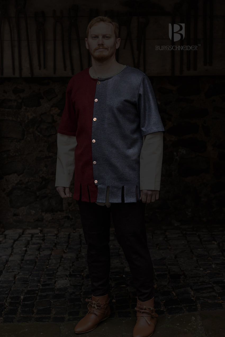 Left Side Surcoat Aleran in black with wooden buttons and crenelated cuffs, showcasing its stylish design and heavy woolen fabric.