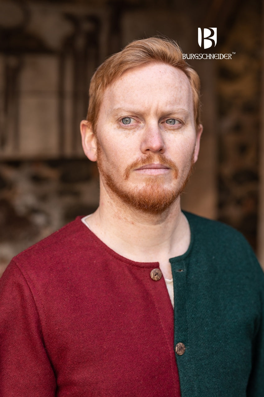 Left Side Surcoat Aleran Green featuring vibrant color, wooden buttons, and wide sleeves for comfort and style.