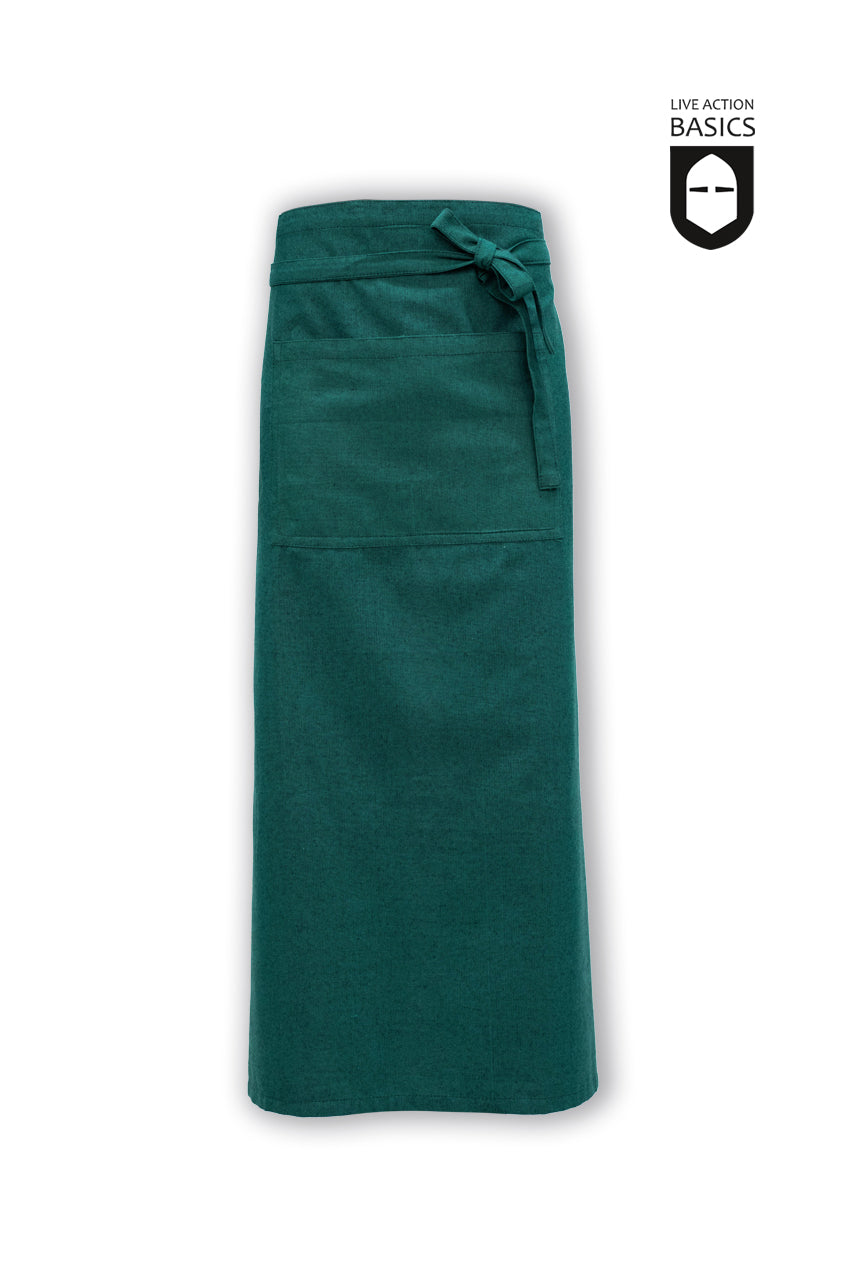 Long green apron made from 100% cotton, featuring lace fastening at the back, ideal for LARP events and historical reenactments.