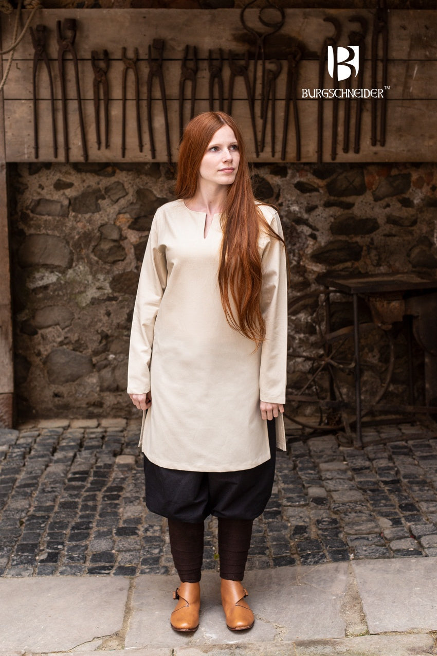 Long Arm Under Tunic Greta Natural made of 100% cotton, featuring side slits for movement, available in various sizes.