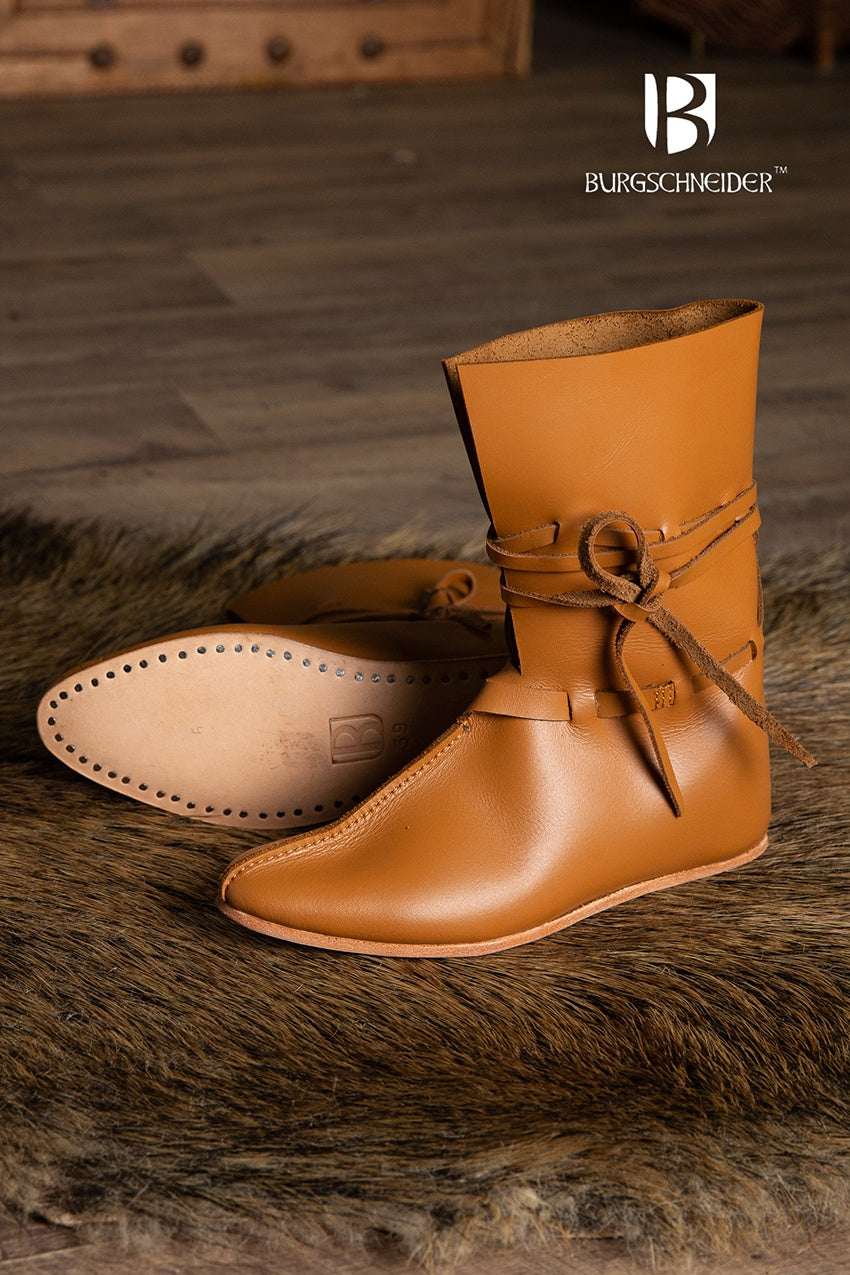 Brown leather Leonard medieval shoes with adjustable chord ties, showcasing a classic medieval boot design.