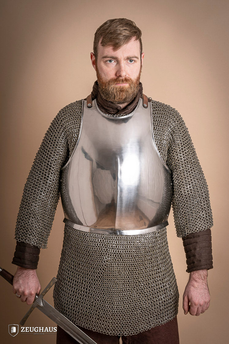 Mercenary Breastplate made of 1.6mm polished steel with a satin finish, showcasing adjustable straps and handcrafted details.