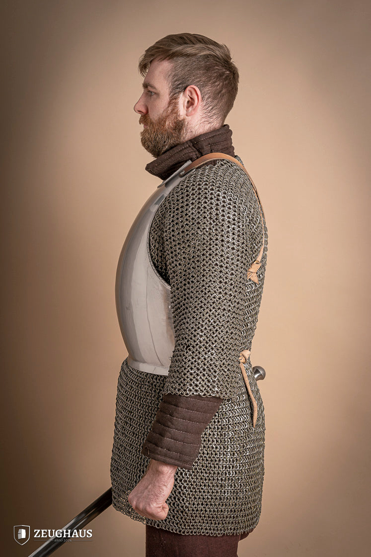 Mercenary Breastplate made of 1.6mm polished steel with a satin finish, showcasing adjustable straps and handcrafted details.